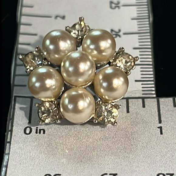 Elegant Pearl and Diamond(Crystal)Cluster Earrings - Picture 4 of 4